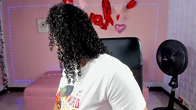 Snapshot of DannaBerry chatting on February 13, 2025, 4:07 pm DannaBerry online show from February 13, 2025, 4:07 pm
