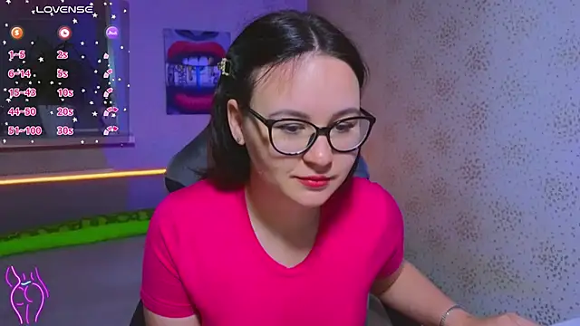 Snapshot of EsterLogan chatting on September 22, 2025, 1:46 pm EsterLogan online show from September 22, 2025, 1:46 pm