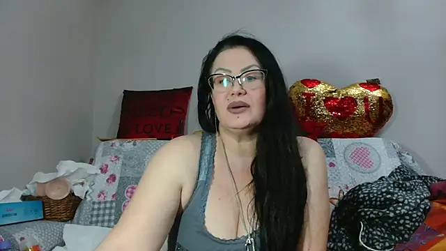 Snapshot of x__KHALEESI__x chatting on December 13, 2024, 9:52 pm x KHALEESI x online show from December 13, 2024, 9:52 pm
