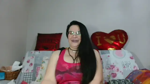 Snapshot of x__KHALEESI__x chatting on December 25, 2024, 11:20 pm x KHALEESI x online show from December 25, 2024, 11:20 pm
