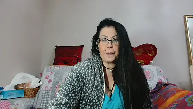 Snapshot of x__KHALEESI__x chatting on December 27, 2024, 6:20 pm x KHALEESI x online show from December 27, 2024, 6:20 pm