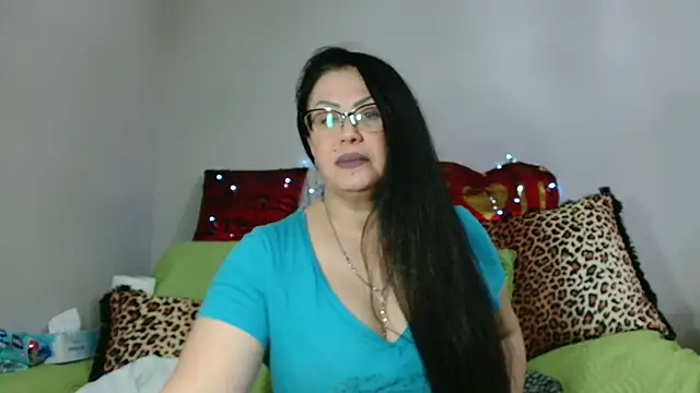 Snapshot of x__KHALEESI__x chatting on January 14, 2025, 1:58 am x KHALEESI x online show from January 14, 2025, 1:58 am