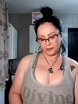 Snapshot of x__KHALEESI__x chatting on January 21, 2025, 5:09 pm x KHALEESI x online show from January 21, 2025, 5:09 pm
