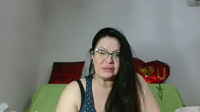 Snapshot of x__KHALEESI__x chatting on January 23, 2025, 12:14 am x KHALEESI x online show from January 23, 2025, 12:14 am