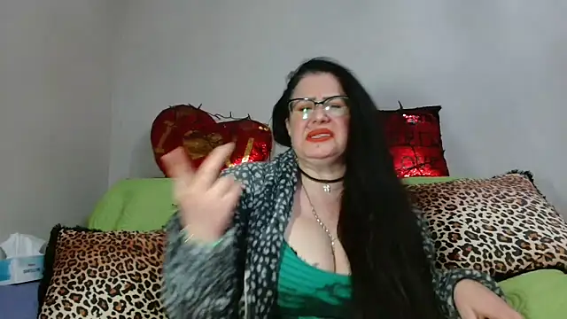 Snapshot of x__KHALEESI__x chatting on February 11, 2025, 8:42 pm x KHALEESI x online show from February 11, 2025, 8:42 pm