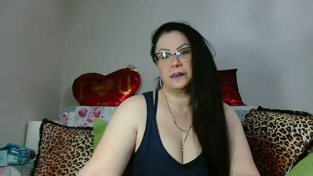 Snapshot of x__KHALEESI__x chatting on March 9, 2025, 6:32 pm x KHALEESI x online show from March 9, 2025, 6:32 pm