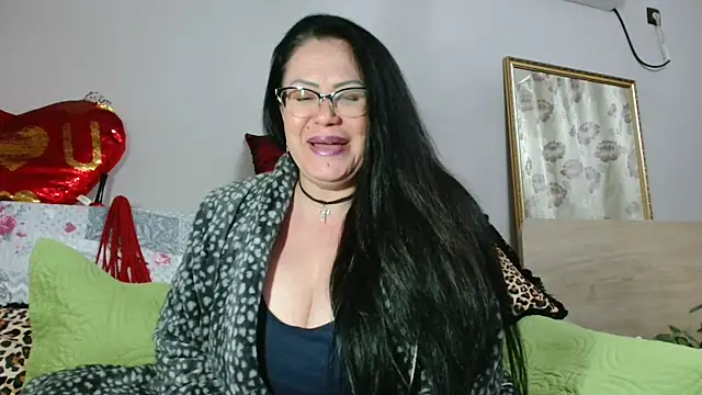 Snapshot of x__KHALEESI__x chatting on March 12, 2025, 11:22 pm x KHALEESI x online show from March 12, 2025, 11:22 pm
