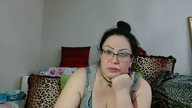 Snapshot of x__KHALEESI__x chatting on March 19, 2025, 2:13 pm x KHALEESI x online show from March 19, 2025, 2:13 pm