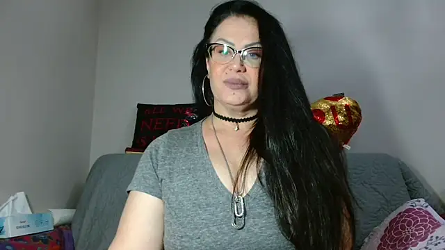Snapshot of x__KHALEESI__x chatting on September 13, 2025, 7:35 pm x KHALEESI x online show from September 13, 2025, 7:35 pm