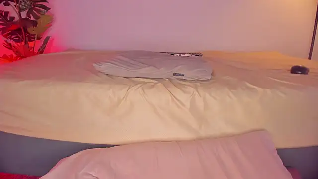 hot booty  online show from April 23, 2026, 10:12 pm