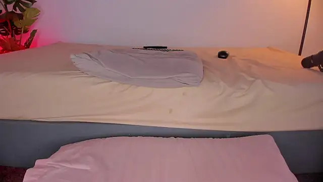 hot booty  online show from May 1, 2026, 9:08 pm