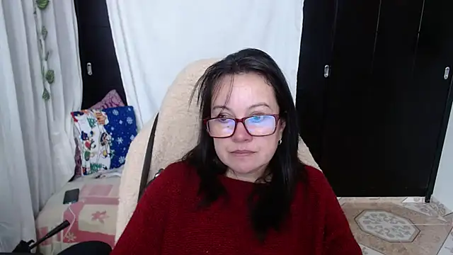Sonialorens  online show from December 19, 2024, 2:46 pm