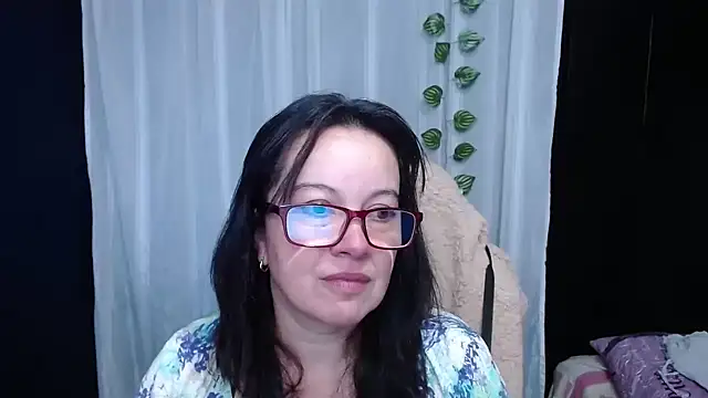 Sonialorens  online show from January 9, 2025, 11:58 am