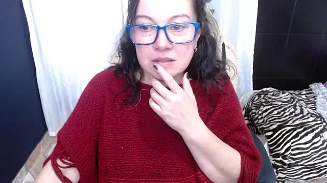 Sonialorens  online show from January 14, 2025, 6:28 pm