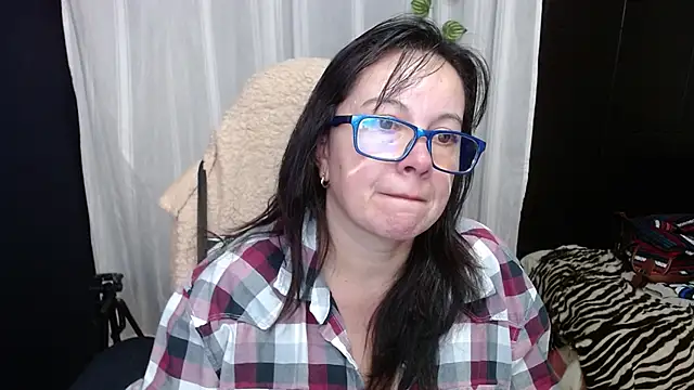 Sonialorens  online show from January 17, 2025, 8:44 pm