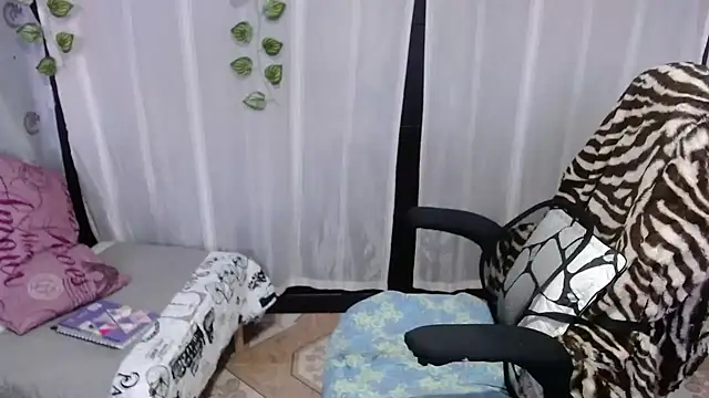 Sonialorens  online show from February 1, 2025, 12:16 pm