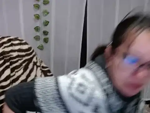 Sonialorens  online show from February 8, 2025, 12:28 pm