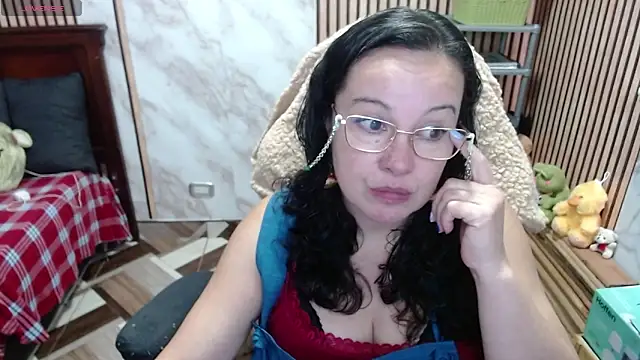 Sonialorens  online show from March 26, 2026, 8:14 pm