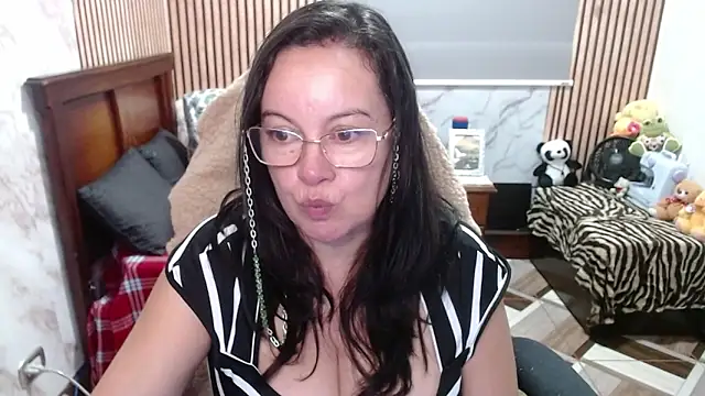 Snapshot of Sonialorens_ chatting on April 13, 2026, 4:23 pm Sonialorens online show from April 13, 2026, 4:23 pm