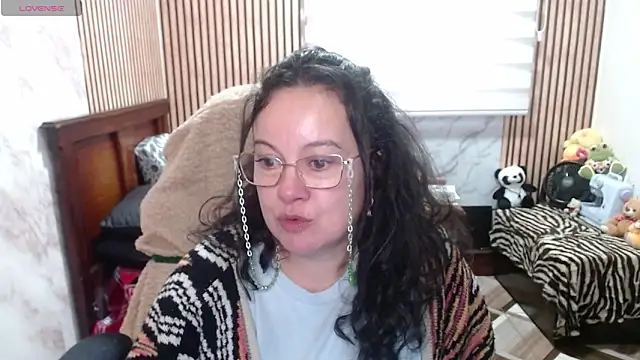 Snapshot of Sonialorens_ chatting on April 16, 2026, 11:07 pm Sonialorens online show from April 16, 2026, 11:07 pm