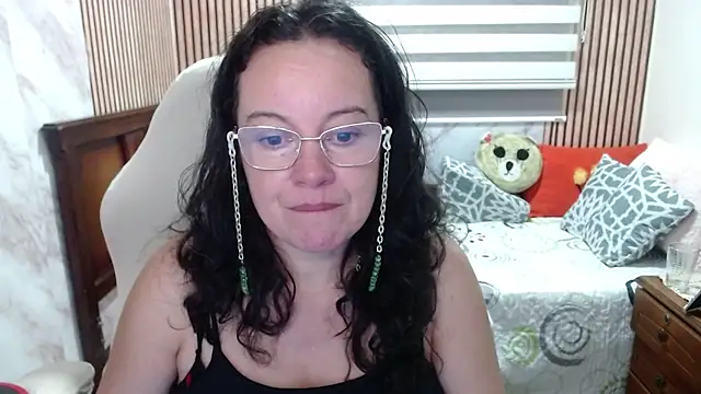 Snapshot of Sonialorens_ chatting on May 5, 2026, 5:32 pm Sonialorens online show from May 5, 2026, 5:32 pm