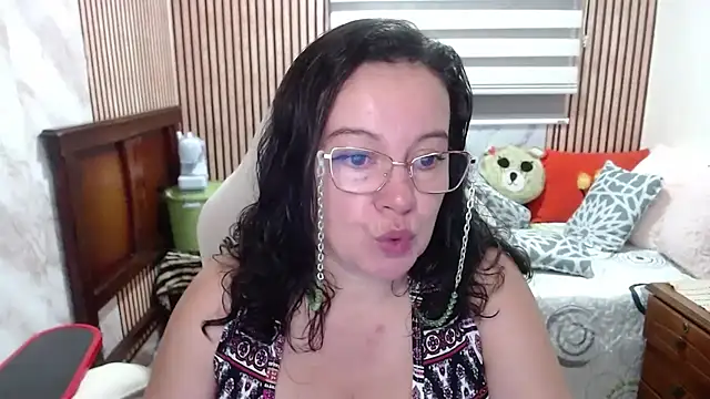 Snapshot of Sonialorens_ chatting on May 6, 2026, 4:12 pm Sonialorens online show from May 6, 2026, 4:12 pm