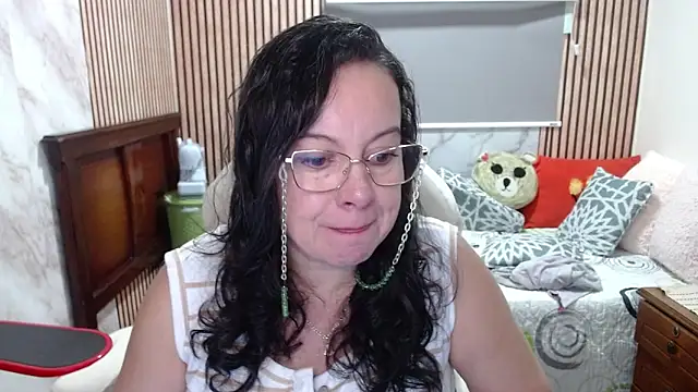 Snapshot of Sonialorens_ chatting on May 7, 2026, 2:55 pm Sonialorens online show from May 7, 2026, 2:55 pm