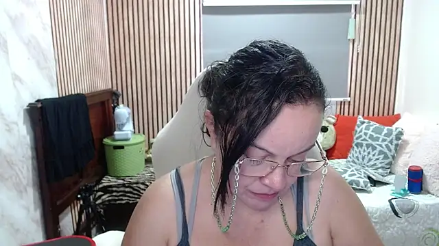 Snapshot of Sonialorens_ chatting on May 12, 2026, 4:04 pm Sonialorens online show from May 12, 2026, 4:04 pm