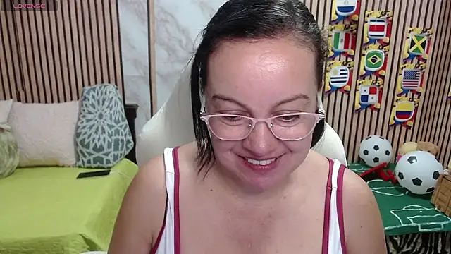 Sonialorens  online show from June 29, 2026, 4:07 pm