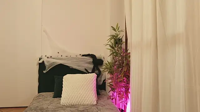 Snapshot of Luna_Riva chatting on October 23, 2025, 9:41 am Luna Riva online show from October 23, 2025, 9:41 am