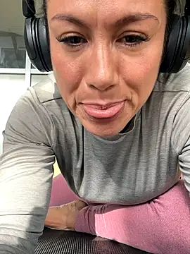 Snapshot of angelitasexy81 chatting on September 29, 2025, 3:28 pm angelitasexy81 online show from September 29, 2025, 3:28 pm