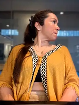 Snapshot of angelitasexy81 chatting on March 20, 2026, 2:33 pm angelitasexy81 online show from March 20, 2026, 2:33 pm