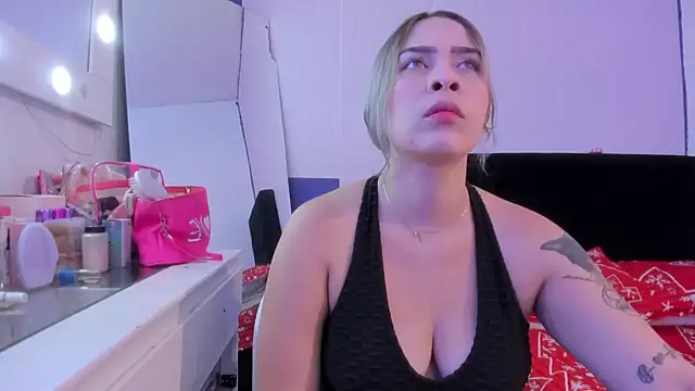 Snapshot of Byanca_Winklar chatting on December 16, 2024, 5:43 pm Byanca Winklar online show from December 16, 2024, 5:43 pm