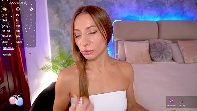 Snapshot of MirandaHobbs chatting on October 18, 2025, 7:09 am MirandaHobbs online show from October 18, 2025, 7:09 am