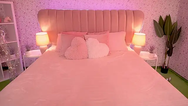 Snapshot of MirandaHobbs chatting on October 20, 2025, 7:42 am MirandaHobbs online show from October 20, 2025, 7:42 am