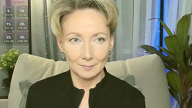 AkexandraFix online show from November 28, 2025, 1:03 pm