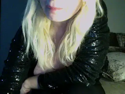 Snapshot of Lisavontease chatting on February 2, 2025, 9:19 am Lisavontease online show from February 2, 2025, 9:19 am