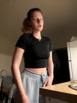 MaryHiggins online show from October 26, 2025, 8:37 pm