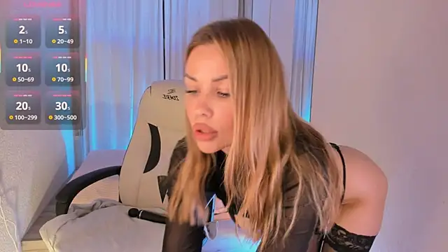 Snapshot of Roxana_Wet_ chatting on September 17, 2025, 1:35 pm Roxana Wet  online show from September 17, 2025, 1:35 pm