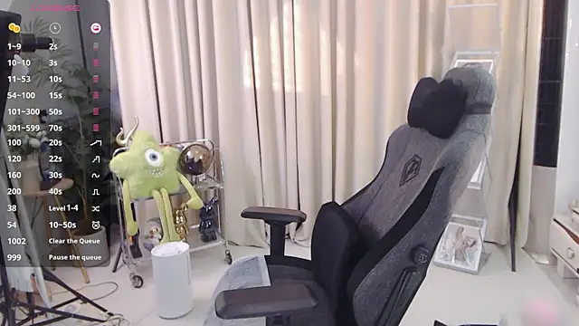 Judy0523 online show from February 16, 2025, 9:26 am