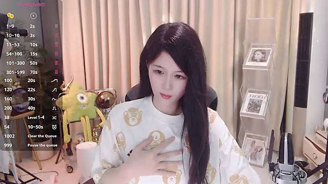 Judy0523 online show from February 26, 2025, 3:53 am