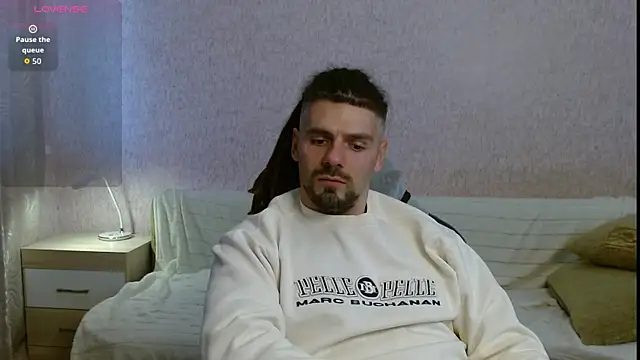 Aestheticguy101 online show from October 17, 2025, 12:41 pm