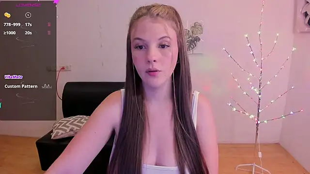 Snapshot of MillySandlerr chatting on December 19, 2024, 11:03 pm MillySandlerr online show from December 19, 2024, 11:03 pm