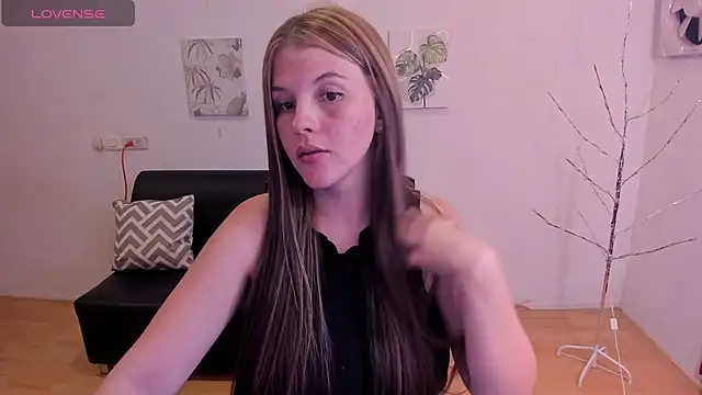 Snapshot of MillySandlerr chatting on December 24, 2024, 4:33 am MillySandlerr online show from December 24, 2024, 4:33 am
