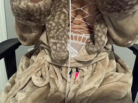 RylHoneyy online show from January 13, 2025, 1:56 am