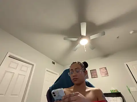 RylHoneyy online show from February 8, 2026, 3:54 am