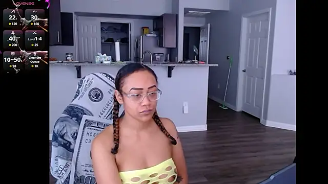 RylHoneyy online show from June 10, 2026, 8:19 pm