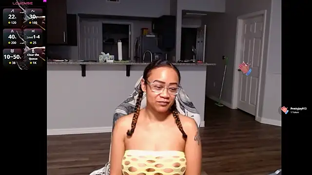 RylHoneyy online show from June 11, 2026, 2:33 am