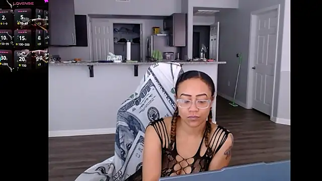 RylHoneyy online show from June 12, 2026, 7:46 pm