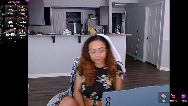RylHoneyy online show from June 18, 2026, 7:07 pm